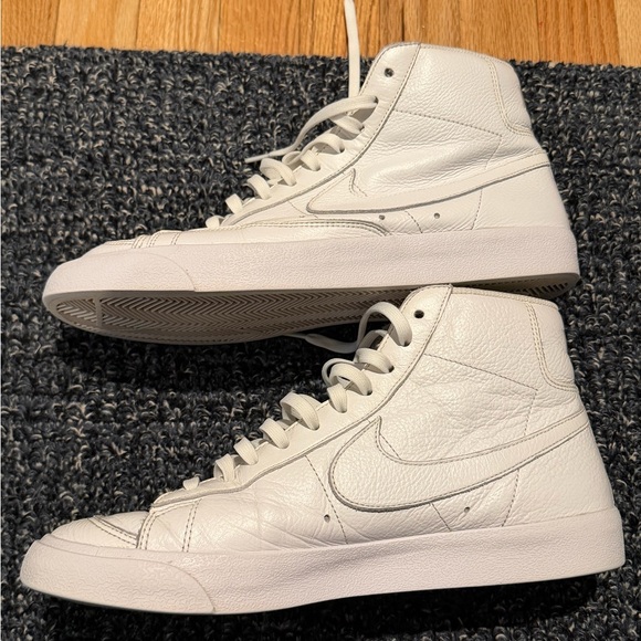 Nike Blazer Mid ‘77 Men’s Size 11. White on white sneakers. - Picture 4 of 8